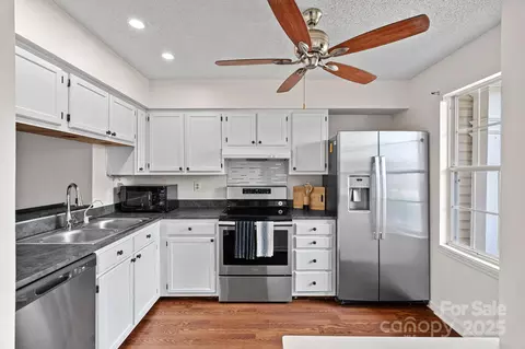 218 Water Oak Dr, Pineville, NC 28134