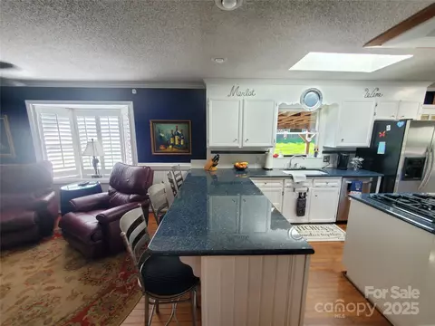 Kitchen - 2104 Farmbrook Dr, Statesville, NC 28625 photo 4 of 5