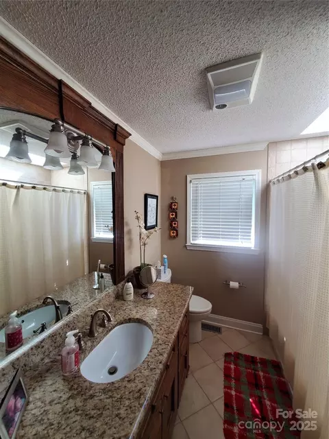 Bath - 2104 Farmbrook Dr, Statesville, NC 28625 photo 2 of 3