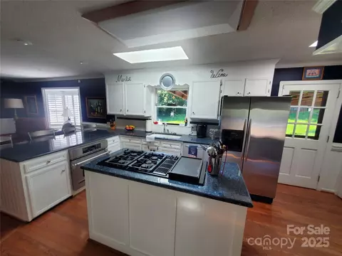Kitchen - 2104 Farmbrook Dr, Statesville, NC 28625 photo 2 of 5