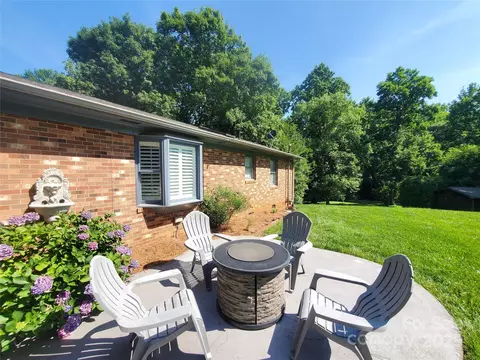 Exterior - 2104 Farmbrook Dr, Statesville, NC 28625 photo 6 of 9