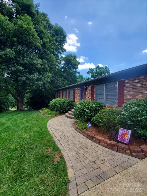 Exterior - 2104 Farmbrook Dr, Statesville, NC 28625 photo 2 of 9