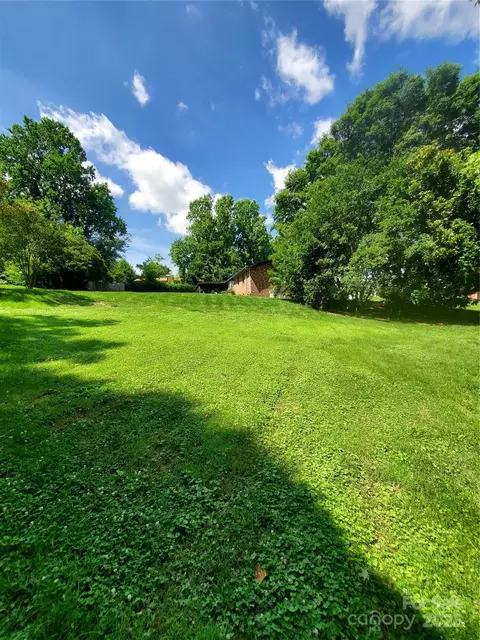 Exterior - 2104 Farmbrook Dr, Statesville, NC 28625 photo 7 of 9