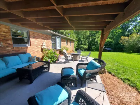 Exterior - 2104 Farmbrook Dr, Statesville, NC 28625 photo 5 of 9