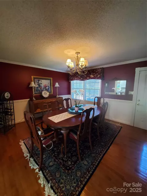 Dining - 2104 Farmbrook Dr, Statesville, NC 28625 photo 1 of 4