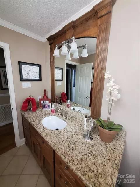 Bath - 2104 Farmbrook Dr, Statesville, NC 28625 photo 1 of 3