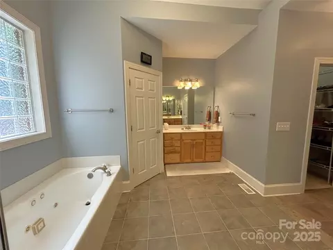 Bath - 11646 Hidden Forest Ln, Davidson, NC 28036 photo 4 of 9