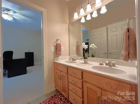 Bath - 11646 Hidden Forest Ln, Davidson, NC 28036 photo 8 of 9