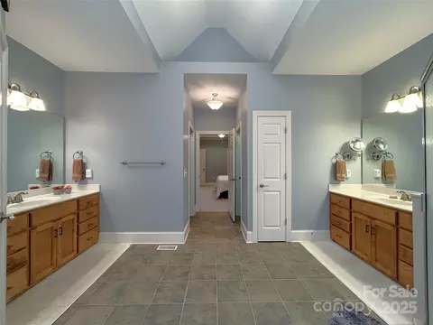 Bath - 11646 Hidden Forest Ln, Davidson, NC 28036 photo 2 of 9