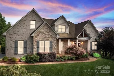 753 River Bend Dr, Granite Falls, NC 28630