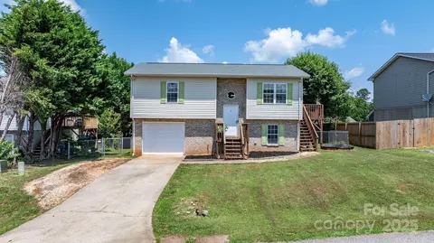 23 Redwood Ct, Hickory, NC 28601