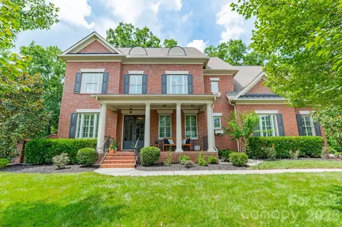 2004 Viscount Dr, Matthews, NC 28104
