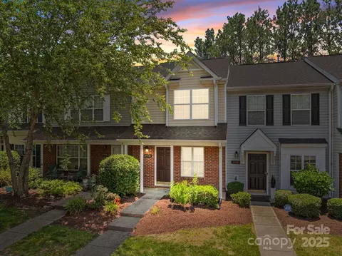 12516 Hennigan Place Ln, Charlotte, NC 28214