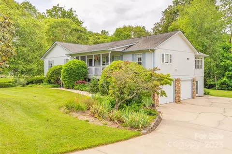 76 Woodland Hills Rd, Asheville, NC 28804