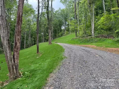 494 Long Branch Rd, Clyde, NC 28721