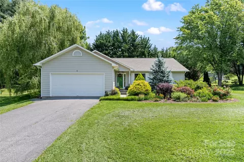 4 Orchard Pl, Weaverville, NC 28787