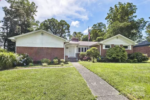209 Balsam Rd, Hendersonville, NC 28792