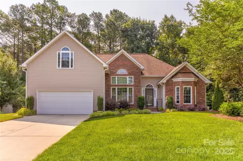 7521 Plumcrest Ln, Harrisburg, NC 28075