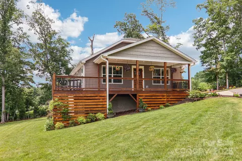 135 Ivey Farms Rd, Candler, NC 28715