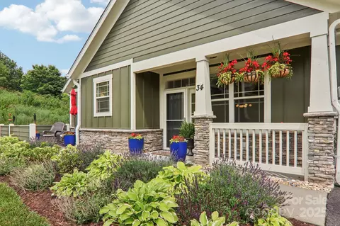 34 Brookstone Pl, Candler, NC 28715