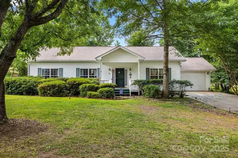 19 Ivy Garden Dr, Candler, NC 28715