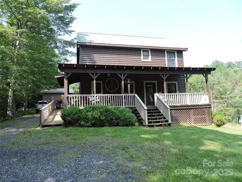 674 Johnsons River Bend Ln, Bakersville, NC 28705