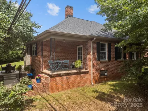 2 Enka Orchard St, Candler, NC 28715