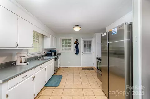 Kitchen - 4720 Randleman Rd, Conover, NC 28613 photo 2 of 3