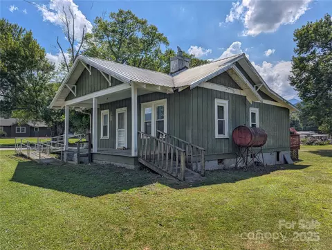 251 Westwood Cir, Waynesville, NC 28786