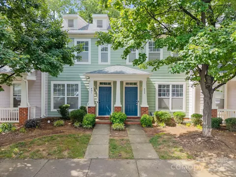 435 Hurston Cir, Charlotte, NC 28208