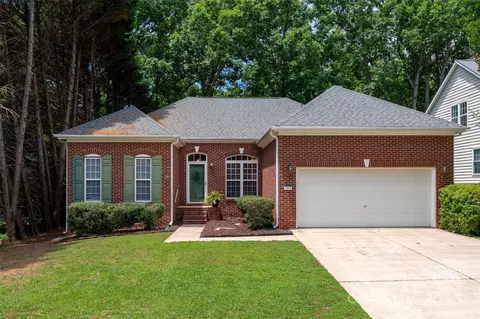 8002 Kingston Dr, Waxhaw, NC 28173