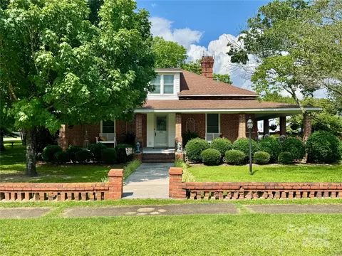 300 Blackmon S St S, Bethune, SC 29009