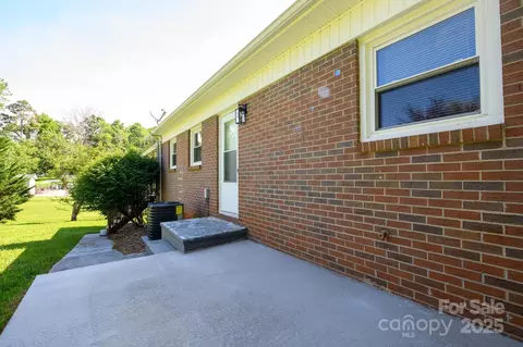 Exterior - 308 Maple St, Hudson, NC 28638 photo 7 of 9