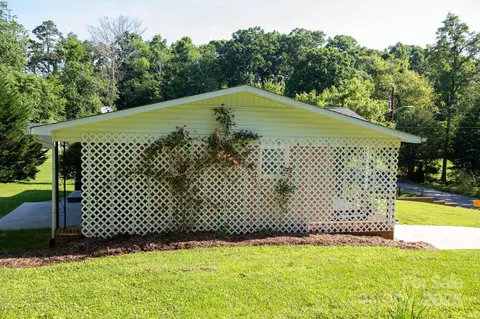 Exterior - 308 Maple St, Hudson, NC 28638 photo 6 of 9