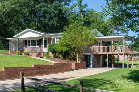 Exterior - 308 Maple St, Hudson, NC 28638 photo 2 of 9