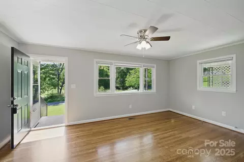 Living - 308 Maple St, Hudson, NC 28638 photo 2 of 4