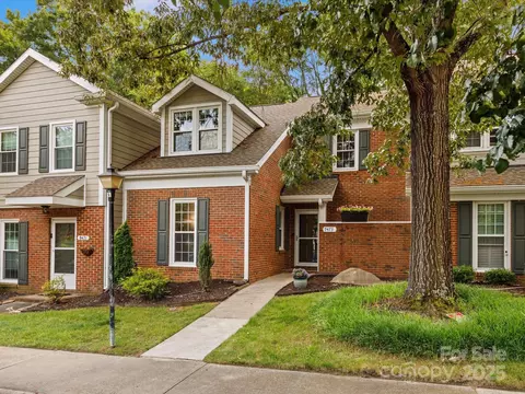 9473 Kings Falls Dr, Charlotte, NC 28210