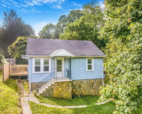 99 Little Oak St, Canton, NC 28716