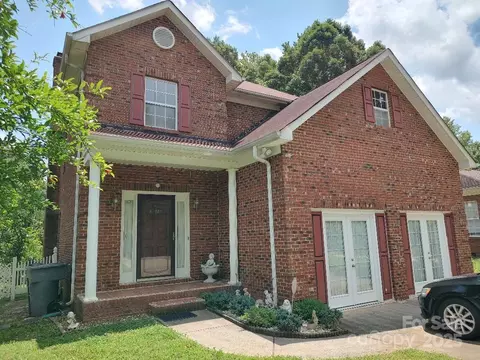 7318 Brighton Brook Dr, Charlotte, NC 28212