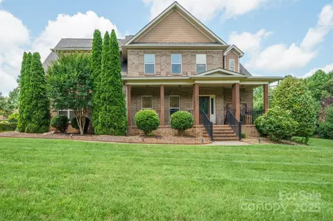 8137 Caliterra Dr, Charlotte, NC 28227