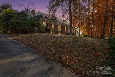 2020 Dawnshire Dr, Gastonia, NC 28054