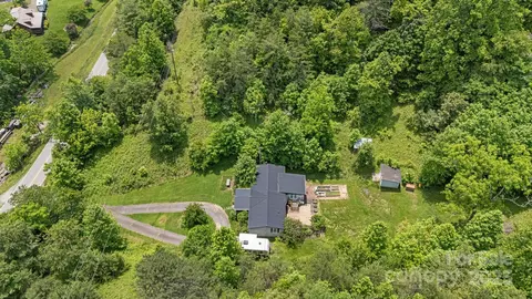 311 Flynn Br, Marshall, NC 28753