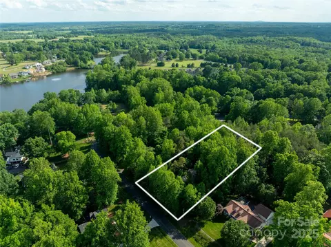 281 Lakeview Rd, Mocksville, NC 27028