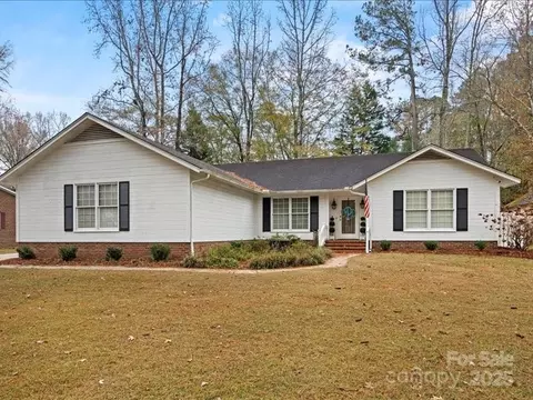 304 Virginia Ave, Cheraw, SC 29520