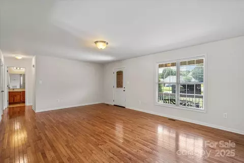 1011 Atherstone Nw St NW, Conover, NC 28613 photo 6