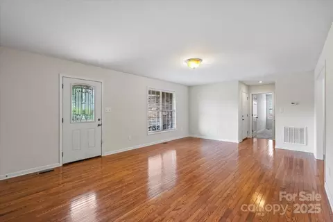 1011 Atherstone Nw St NW, Conover, NC 28613 photo 5
