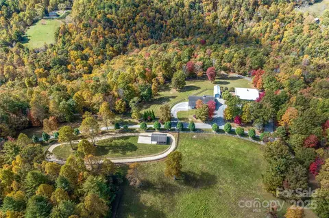 1987 Rabbit Hop Rd, Spruce Pine, NC 28777