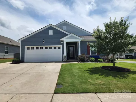 195 Willow Valley Dr, Mooresville, NC 28115