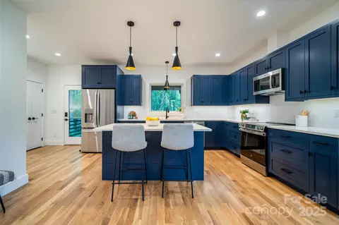 Kitchen - 3 Pheasant Dr, Fairview, NC 28730 photo 3 of 4