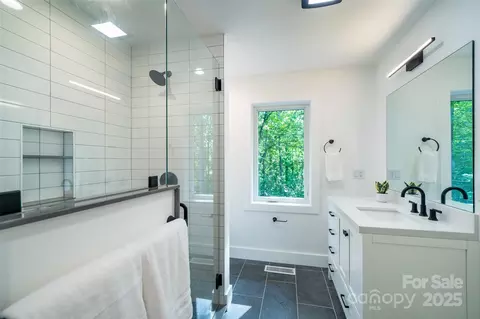 Bath - 3 Pheasant Dr, Fairview, NC 28730 photo 1 of 3